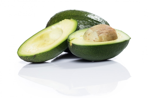 Frische grüne Avocado