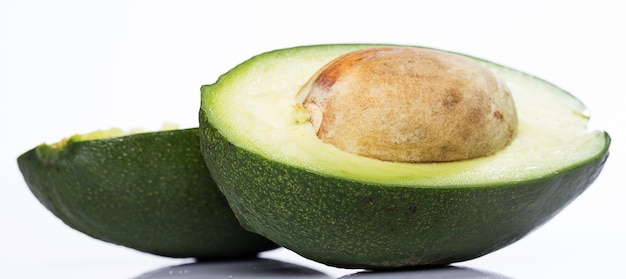 Frische grüne Avocado