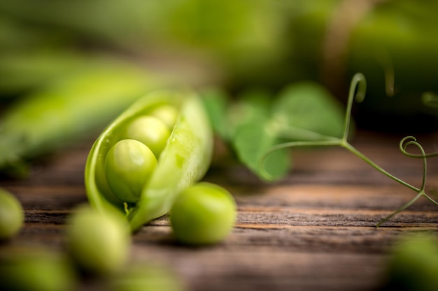 frische grüne Erbsen