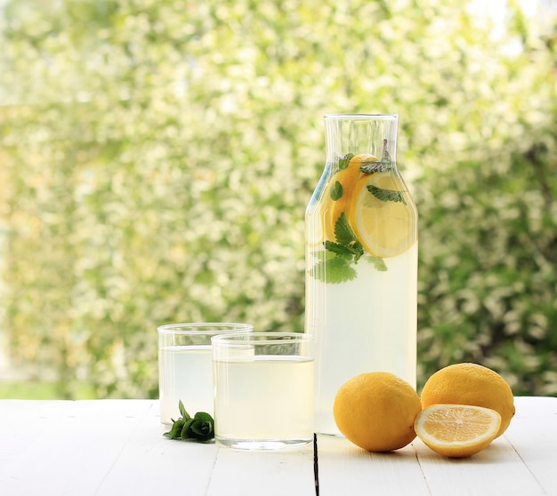 Frische hausgemachte Flasche Limonade