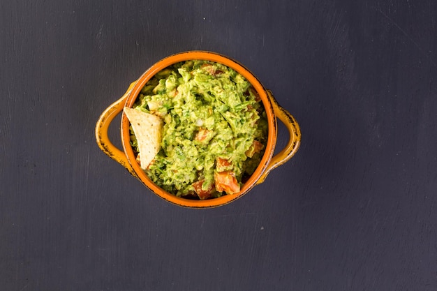 Frische hausgemachte Guacamole in der Schüssel.