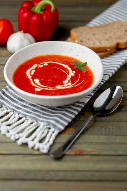 Frische hausgemachte Tomatensuppe