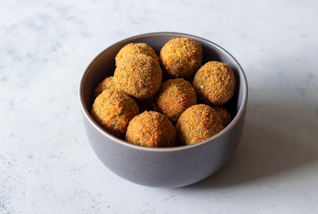 Frische Kichererbsen-Falafel. Gesundes Essen. Vegetarisches Essen.