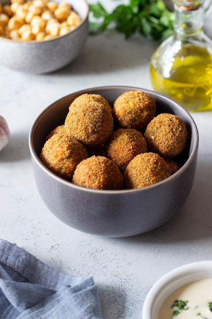 Frische Kichererbsen-Falafel. Gesundes Essen. Vegetarisches Essen.