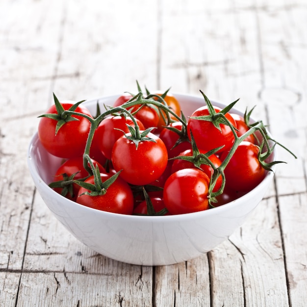 Frische Kirschtomaten in einer Schüssel