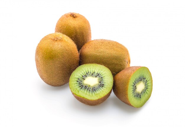 frische Kiwi auf weiß