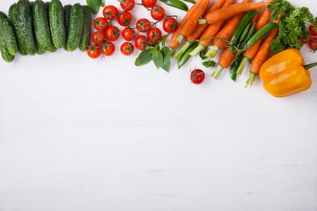 Frische kochende Bestandteile würzen, Gemüse. Vegetarier