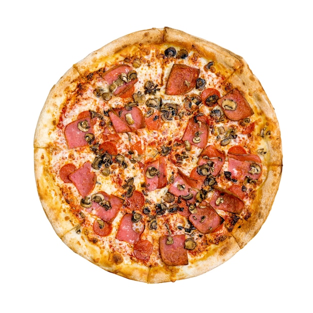 Frische leckere Pizza mit Peperoni, Schinken und Pilzen auf weißem Hintergrund. Ansicht von oben.