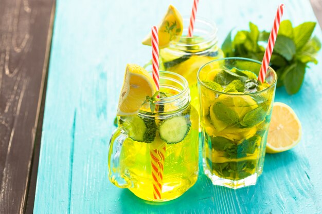 Frische Limonade mit Eis