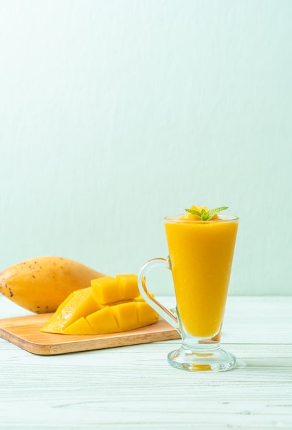 frische Mango-Smoothies