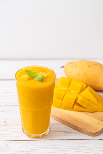 frische Mango-Smoothies