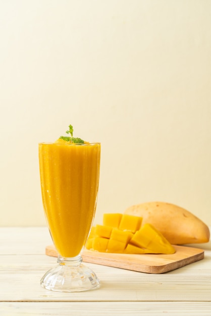 frische Mango-Smoothies