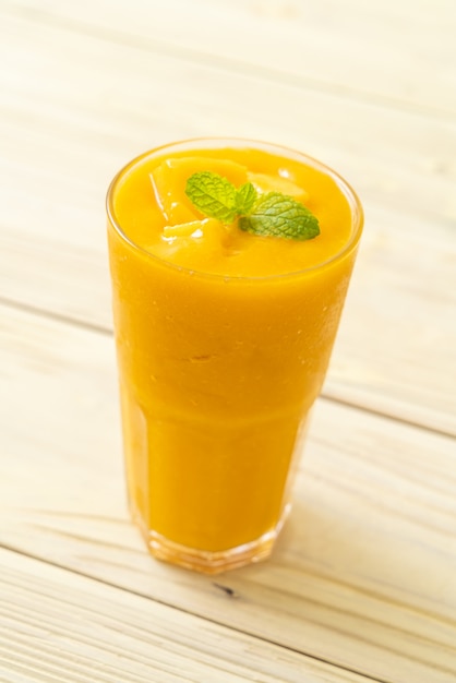 frische Mango-Smoothies