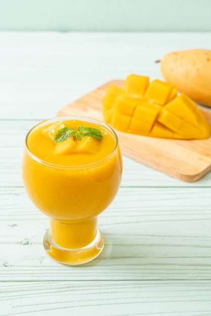 frische Mango-Smoothies