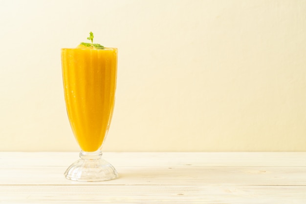 frische Mango-Smoothies