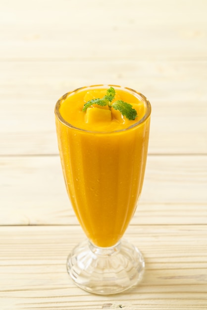 frische Mango-Smoothies