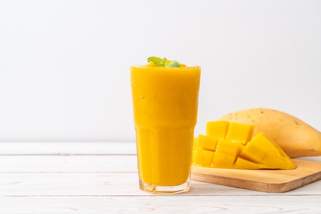 frische Mango-Smoothies