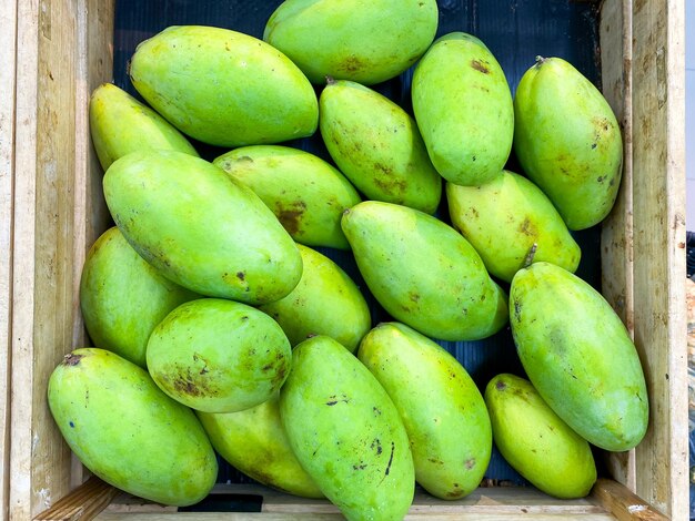 Foto frische mango zum verkauf auf dem markt