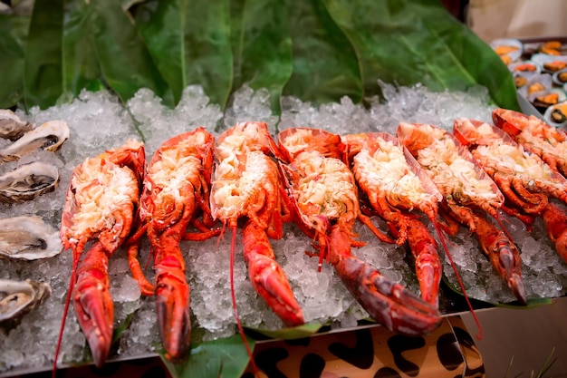 Frische Meeresfrüchte auf Eis auf dem Fischmarkt