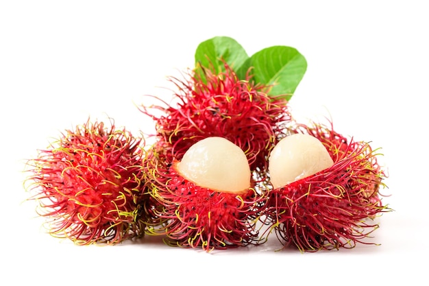 Frische Rambutan-Früchte isoliert auf weißem Hintergrund Obst Südostasien