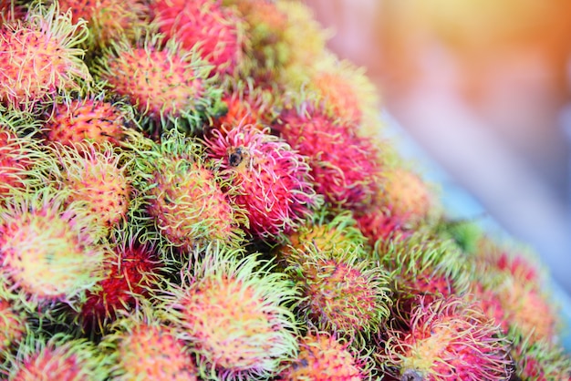 Frische Rambutanfrucht für Verkauf auf dem Markt