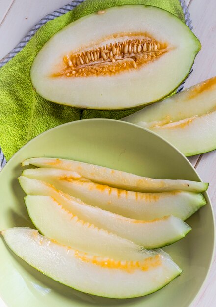 Frische reife Melone auf der Tischnahaufnahme