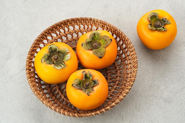 Frische reife Persimmon- oder Kesemek-Früchte