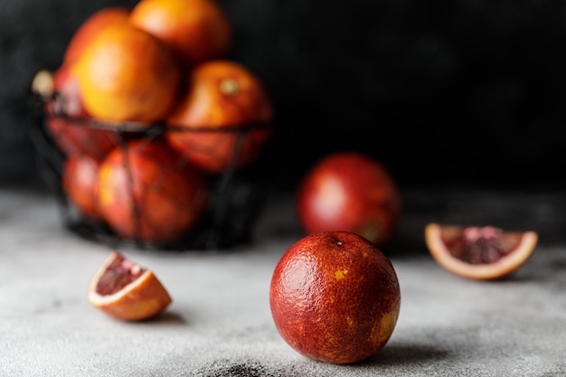 Frische reife rote Orangen. Gesunde Orangenfrüchte