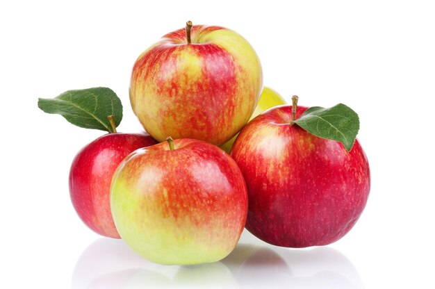 Frische reife rote und gelbe Äpfel auf weißem Hintergrund