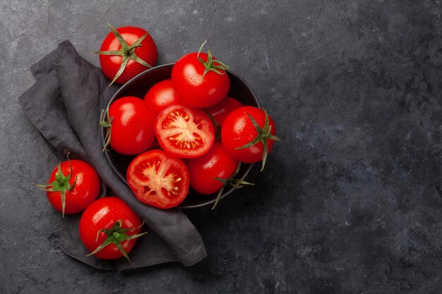 Frische reife Tomaten in einer Schüssel