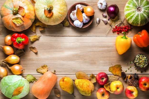 Foto frische rohe gemüselebensmittel für gesundes kochen, draufsicht. diät, gesundes essen oder vegetarisches lebensmittelkonzept.