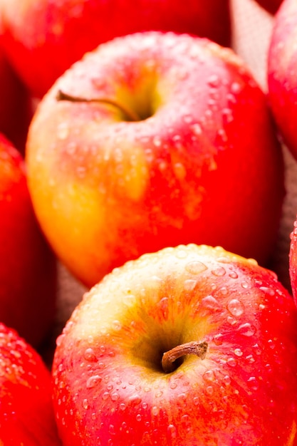 Foto frische rote bio-äpfel vom lokalen bauernmarkt.