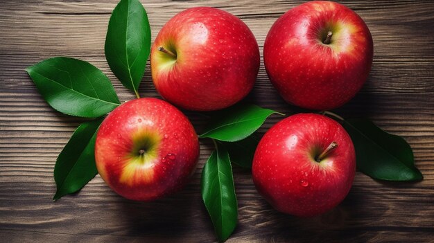 Frische rote Äpfel mit grünen Blättern