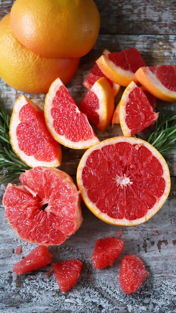 Frische saftige Grapefruits. Grapefruitpulpe. Vitamin C-Konzept.