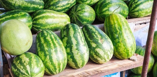 Frische süße natürliche tropische organische Wassermelonenfrüchte. Saisonale asiatische Früchte