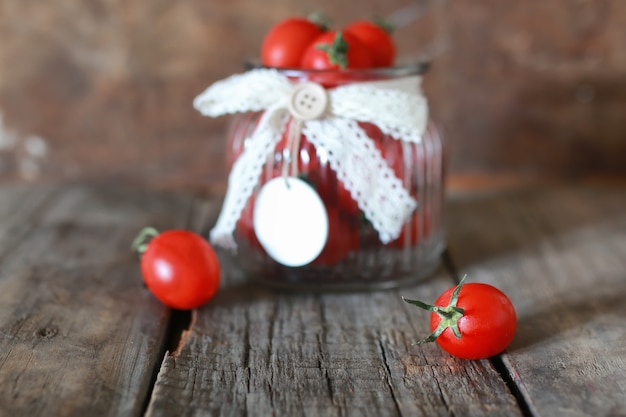 Frische Tomatenkirsche im Glas