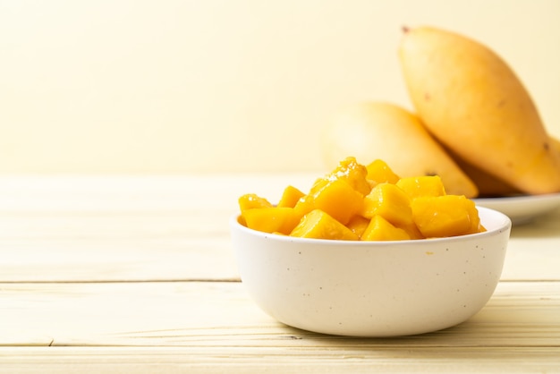 frische und goldene Mangos