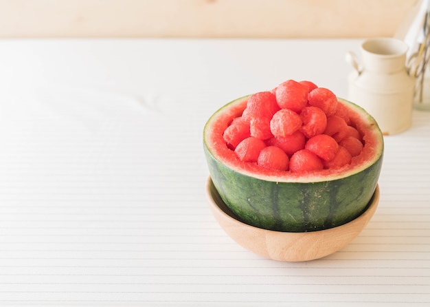 frische Wassermelone auf dem Tisch