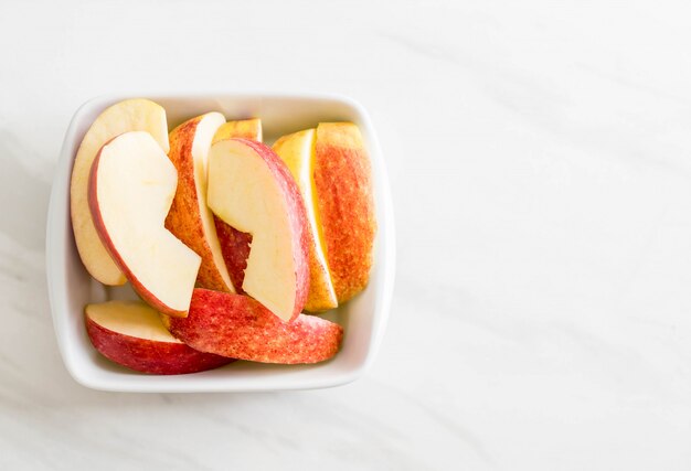 frischer Apfel in Scheiben geschnitten