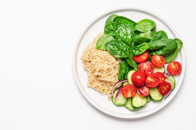 Frischer Babyspinat-Quinoa-Tomaten-Gurken-Salat