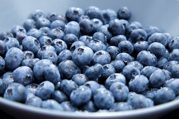 Frischer Blaubeerhintergrund mit selektivem Fokus Gesundes Superfood des Sommers