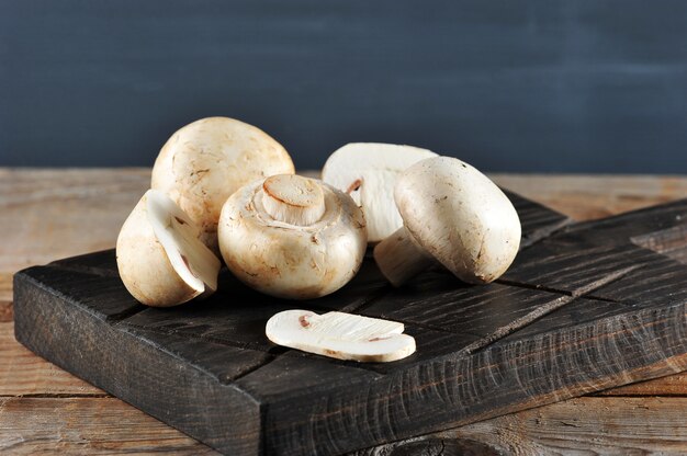 Frischer Champignon der weißen Pilze