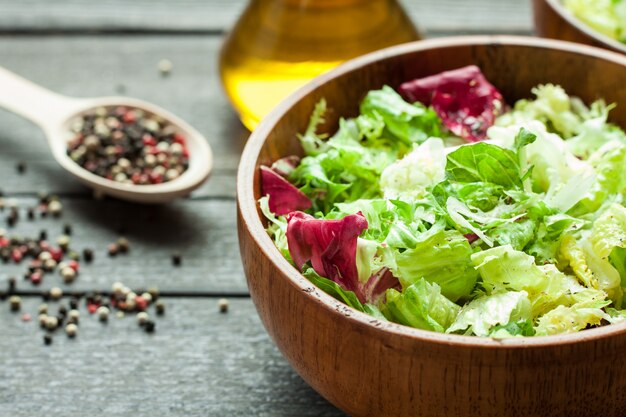 Frischer Gemüsesalat.