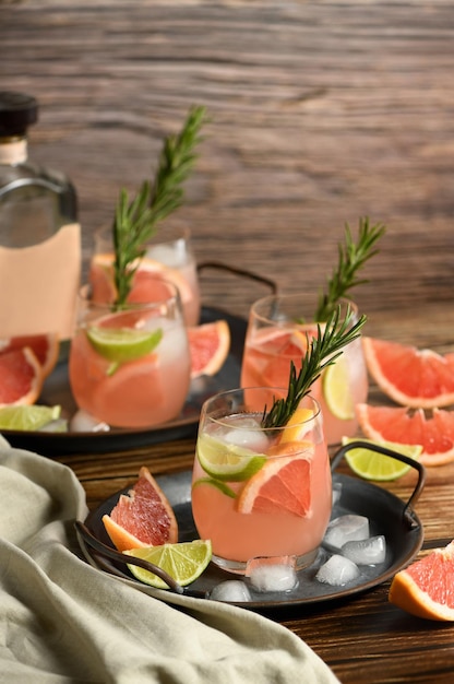 Frischer Grapefruit-Limetten-Cocktail