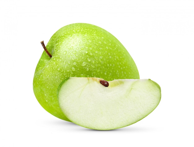 Frischer grüner Apfel isoliert mit Wassertropfen