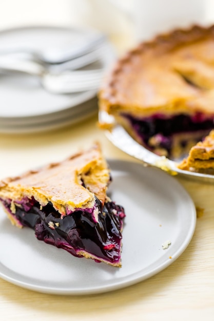 Frischer hausgemachter Kuchen aus Bio-Beeren.