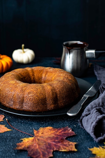 Frischer hausgemachter Kürbis-Bundt-Kuchen