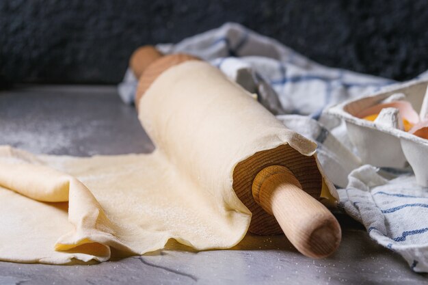 Frischer hausgemachter Teig für Pasta