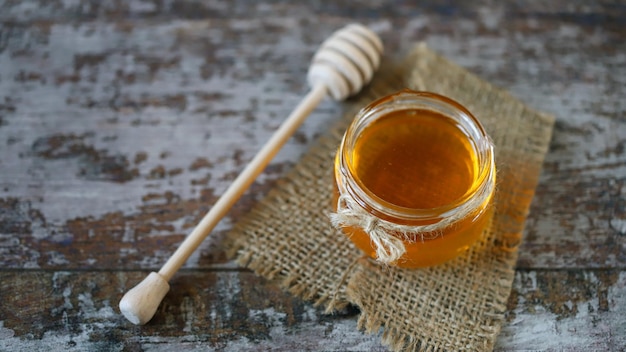 Frischer Honig in einem Glas Stick für Honig Ernte von Honig Blütenhonig