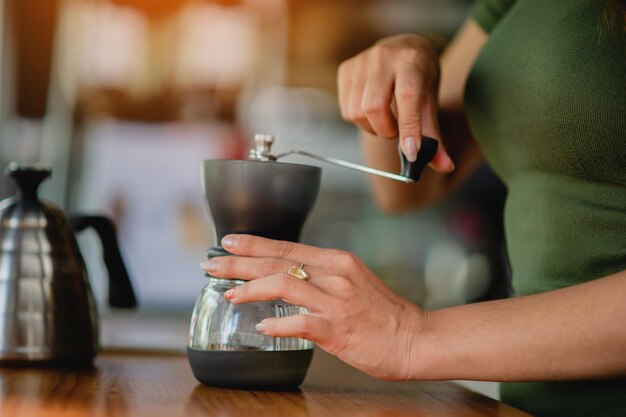 Frischer Kaffee, frischer Kaffee, Tropfkaffee, heißer Kaffee, frischer Arabica-Kaffee, schwarzer Kaffee